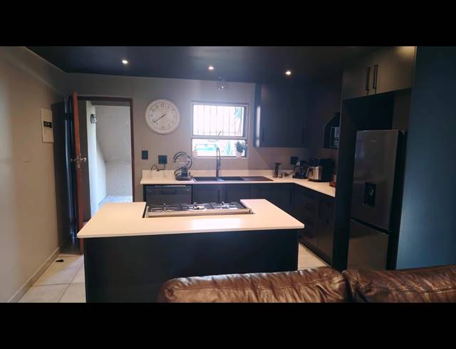 2 BEDROOM FLAT FOR SALE IN VAALPARK